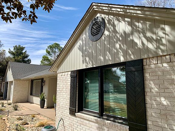 3rd image of 2733 Fair Oaks Cir