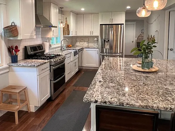 137 Timber Brook Ln, Penfield, NY 14526