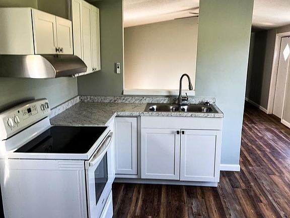 3rd image of 6318 Pine Lake Cir