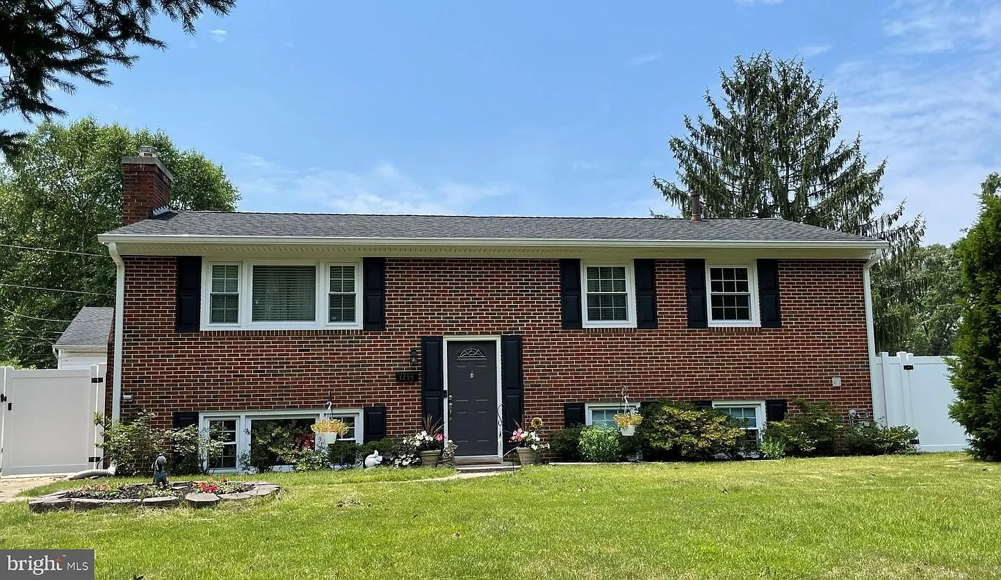 8264 Fenton Ln photo 1