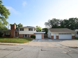 10 Crestwood Dr, Council Bluffs, IA 51503