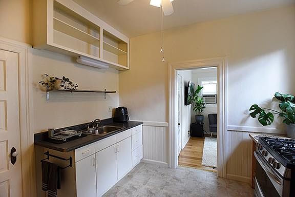 3rd image of 426 Waverley St #3