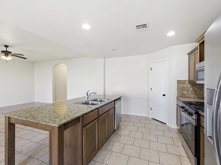10450 S James St — Photo 7