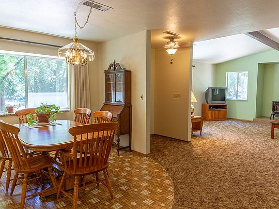 3rd image of 22294 Elizabeth Ln