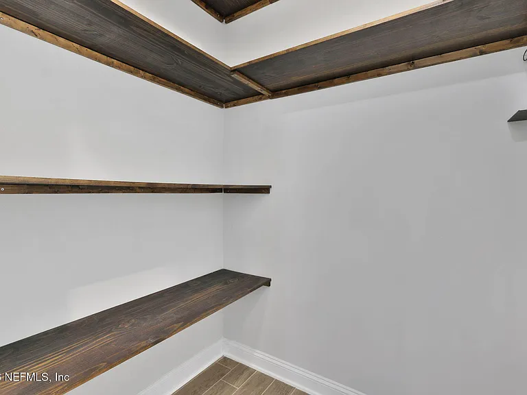 102 Seabrook Dr — Photo 52