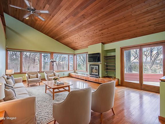 3rd image of 49106 Knob Hill Dr
