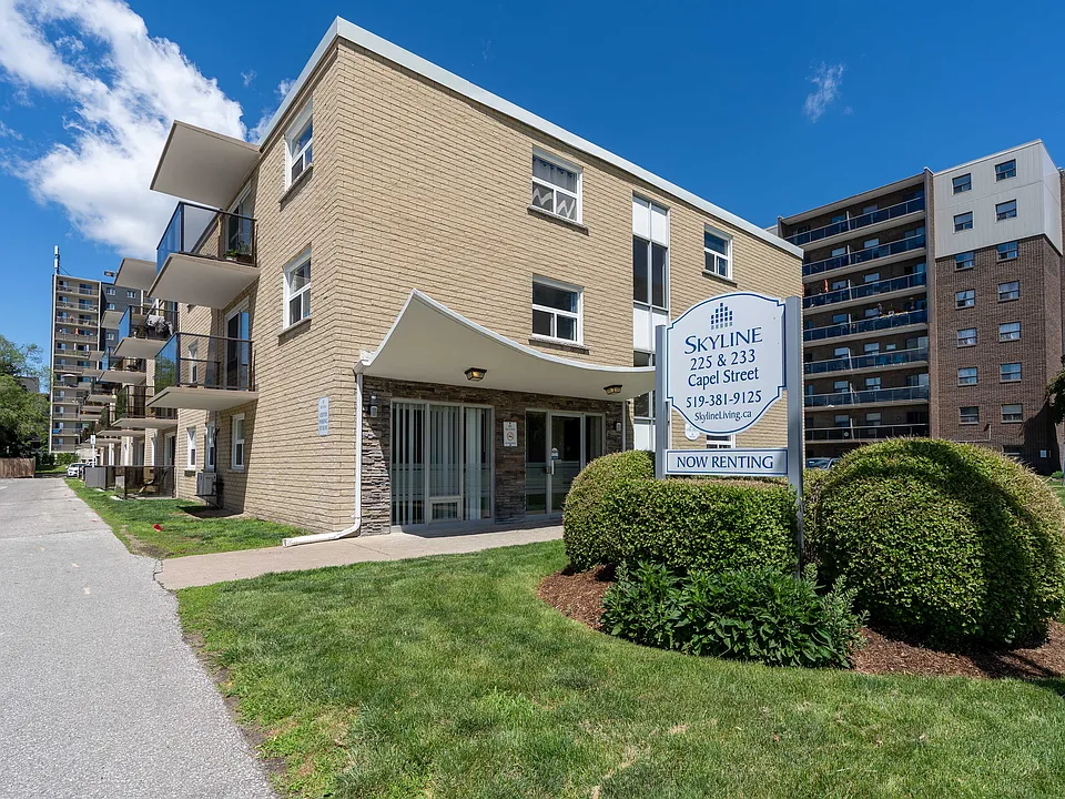 225 Capel St #104