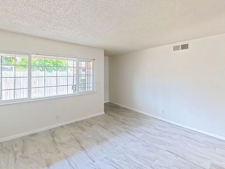645 W Clinton Ave #B — Photo 6