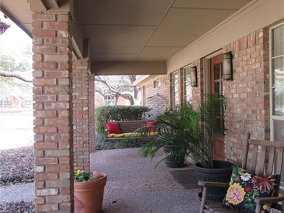 2nd image of 2526 Crestline Dr