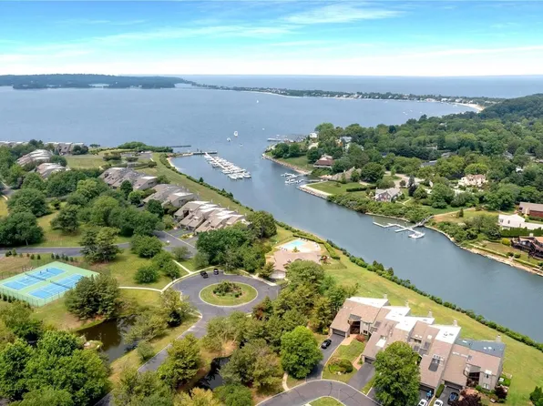 2 Lady Janes Way #2, Northport, NY 11768