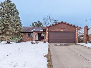 4832 Lore Dr, Waterford, MI