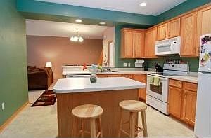 5th image of 11122 Aberdeen St NE Unit F