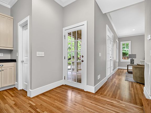 5th image of 24 Abbott Sq