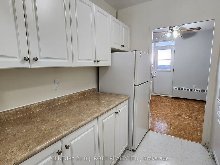 37 Peel St #808 — Photo 6