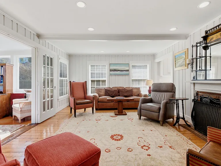 11 Friendship Ln — Photo 5