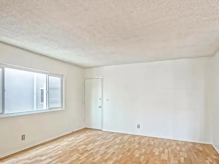 1500 Manhattan Ave #B — Photo 12