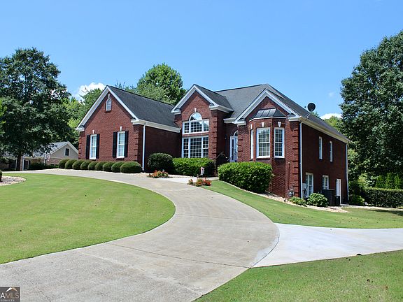 3rd image of 628 Wellington Dr