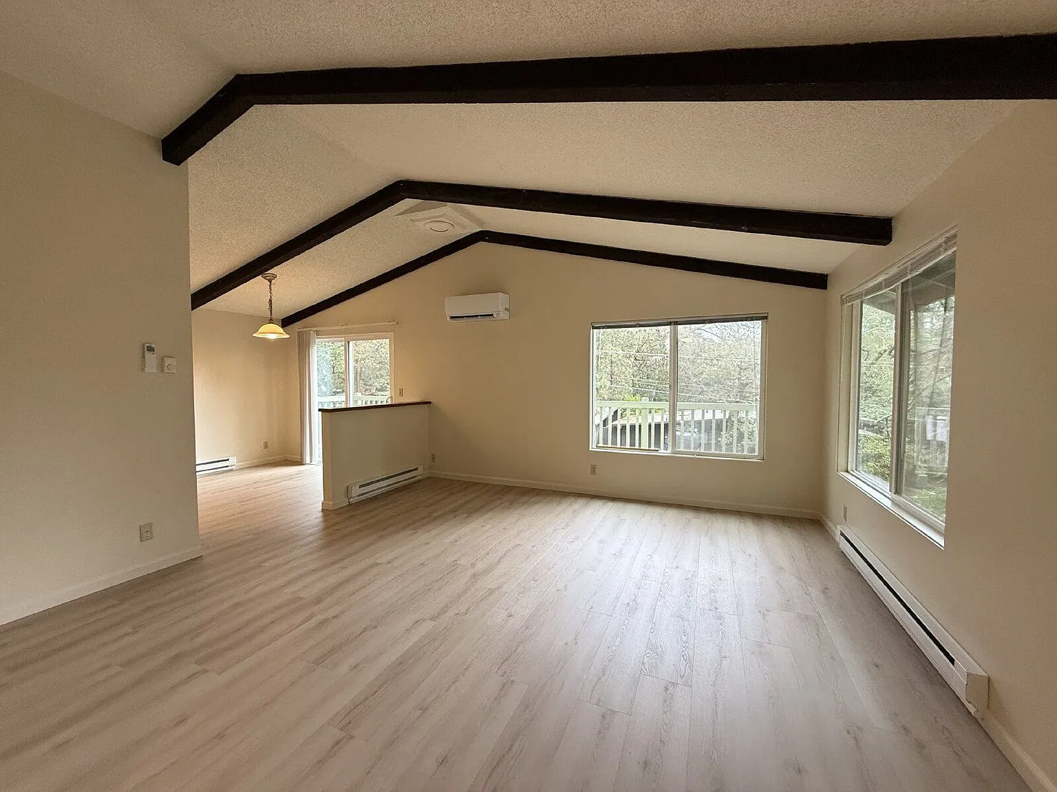 3 bed, 2.0 bath, 1168 sqft, $2,450 — Photo 3