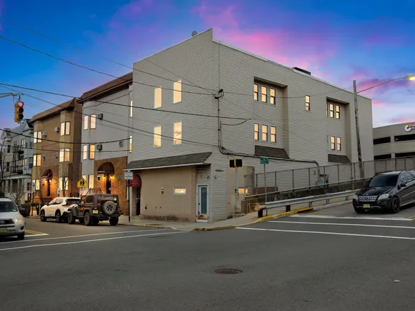 215 Prospect Ave APT 4, Bayonne, NJ 07002