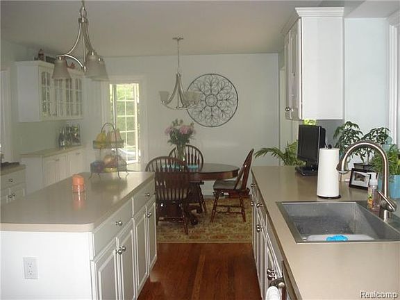 4th image of 8509 Sherwood Dr #16