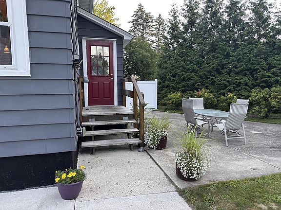 4th image of N39W6043 Jackson STREET