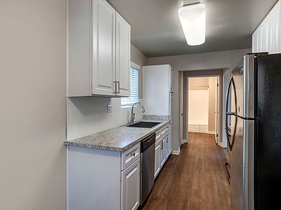 3rd image of 12425 Oak Knoll Rd #1P