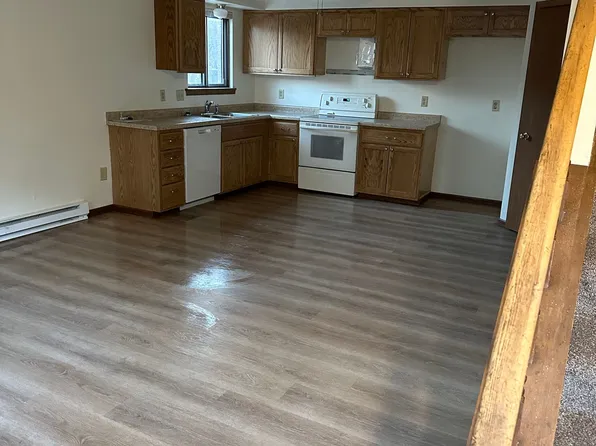 240-250 N University Dr Unit 240-4, West Bend, WI 53095