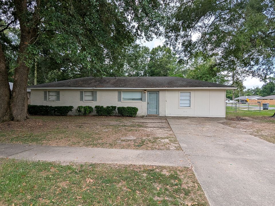2425 McHugh Rd - Front