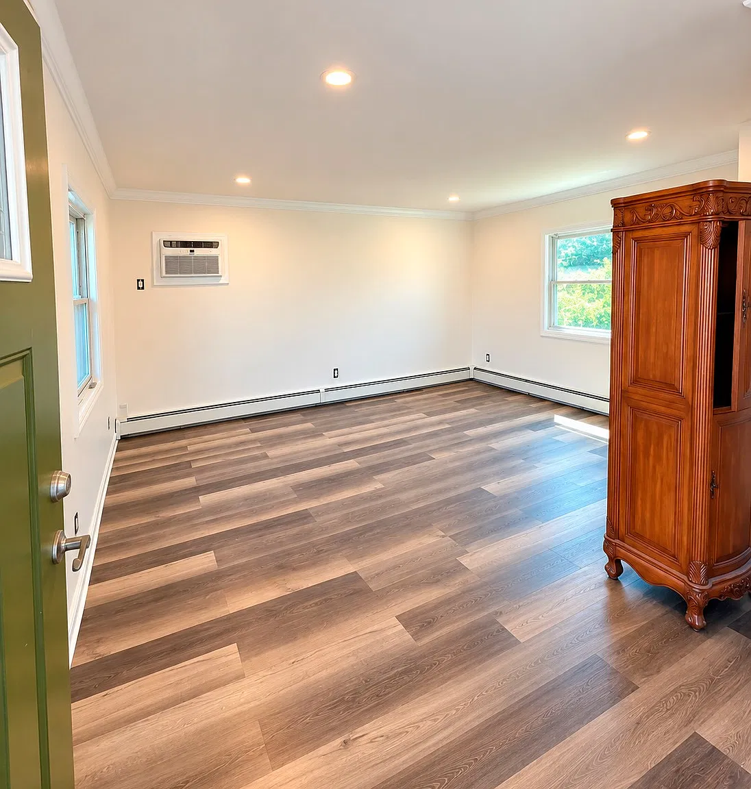 Brook Cir, Islip Terrace — Photo 1