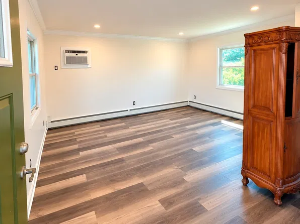 (undisclosed Address), Islip Terrace, NY 11752