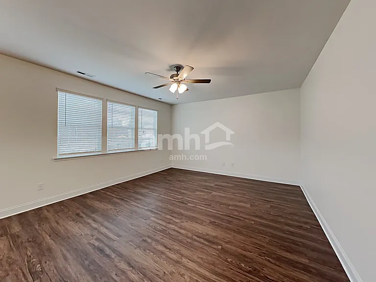 2121 Laurel Village Cir — Photo 12