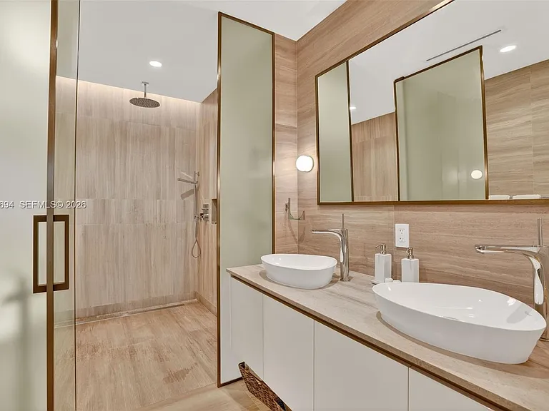 5775 Collins Ave #405 — Photo 13