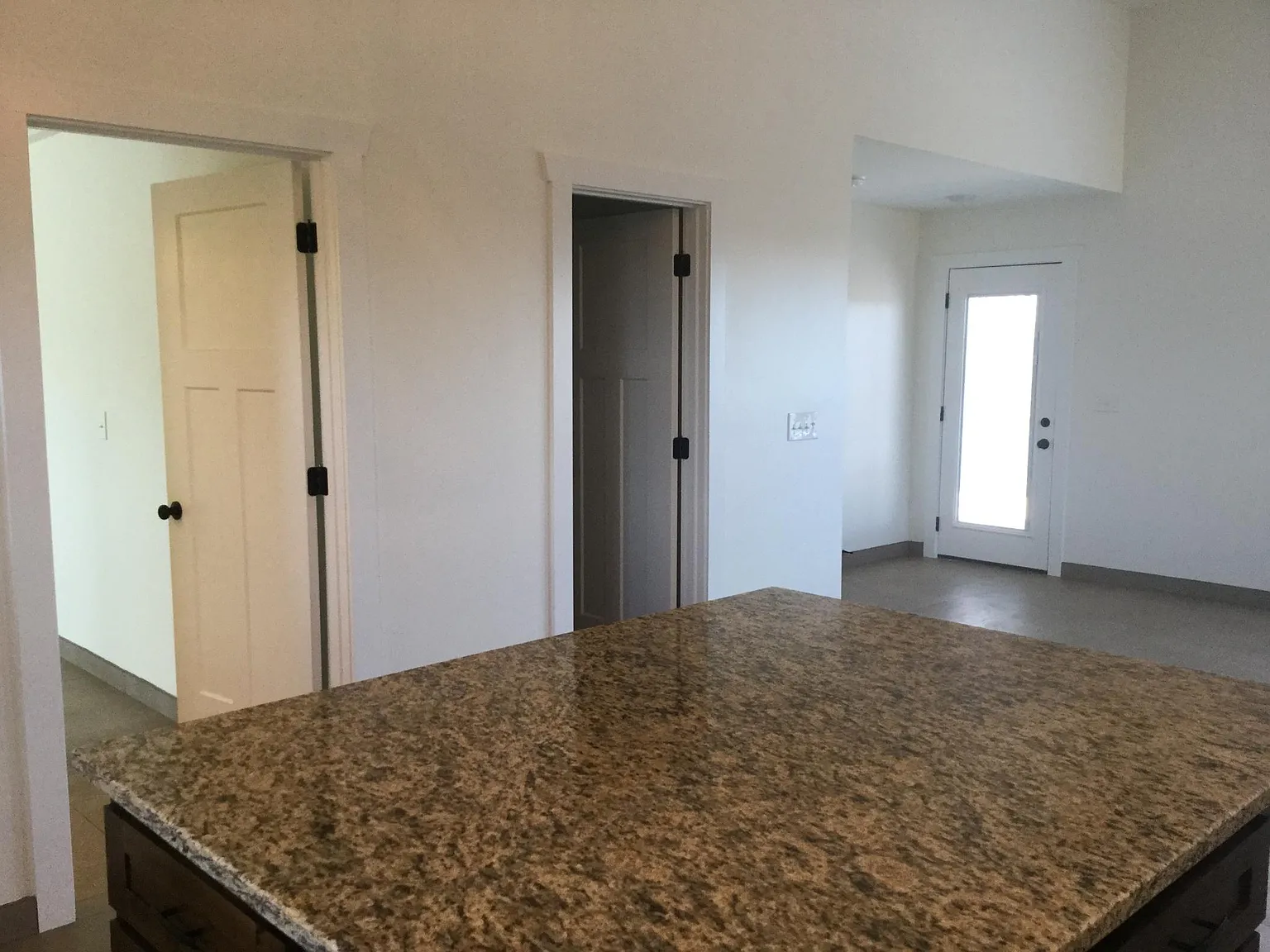 2 bed, 1075 sqft, $1,600 — Photo 4