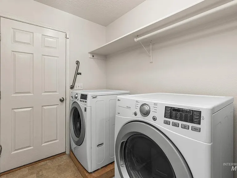 3907 N Abbott St — Photo 13