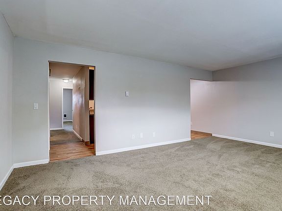 3rd image of 2751 SE Chestnut St #5128378