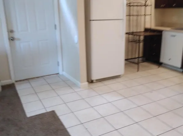 513-1 S Ash St, Carbondale, IL 62901