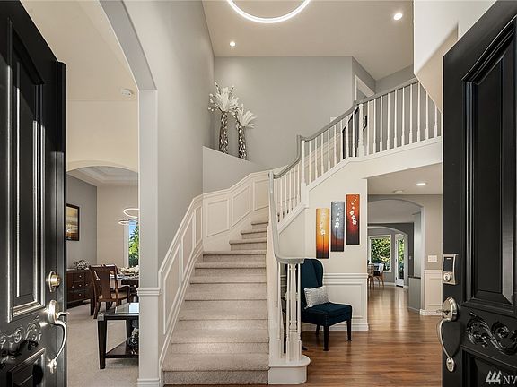 4th image of 4527 Country Club Dr NE