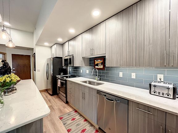 5th image of 1290 Burton St #D