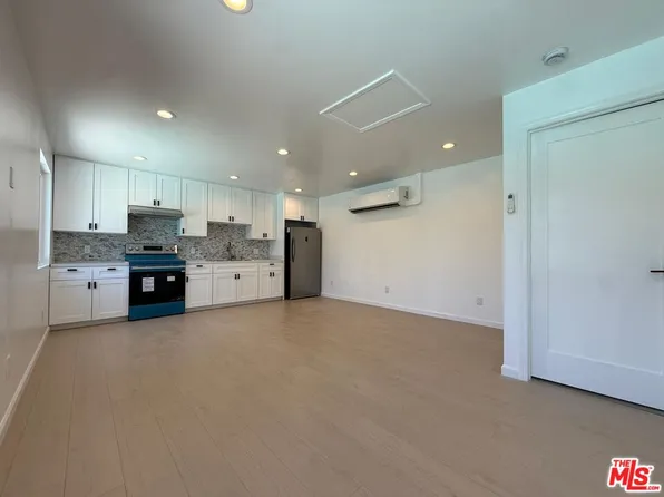 9004 Gothic Ave, North Hills, CA 91343