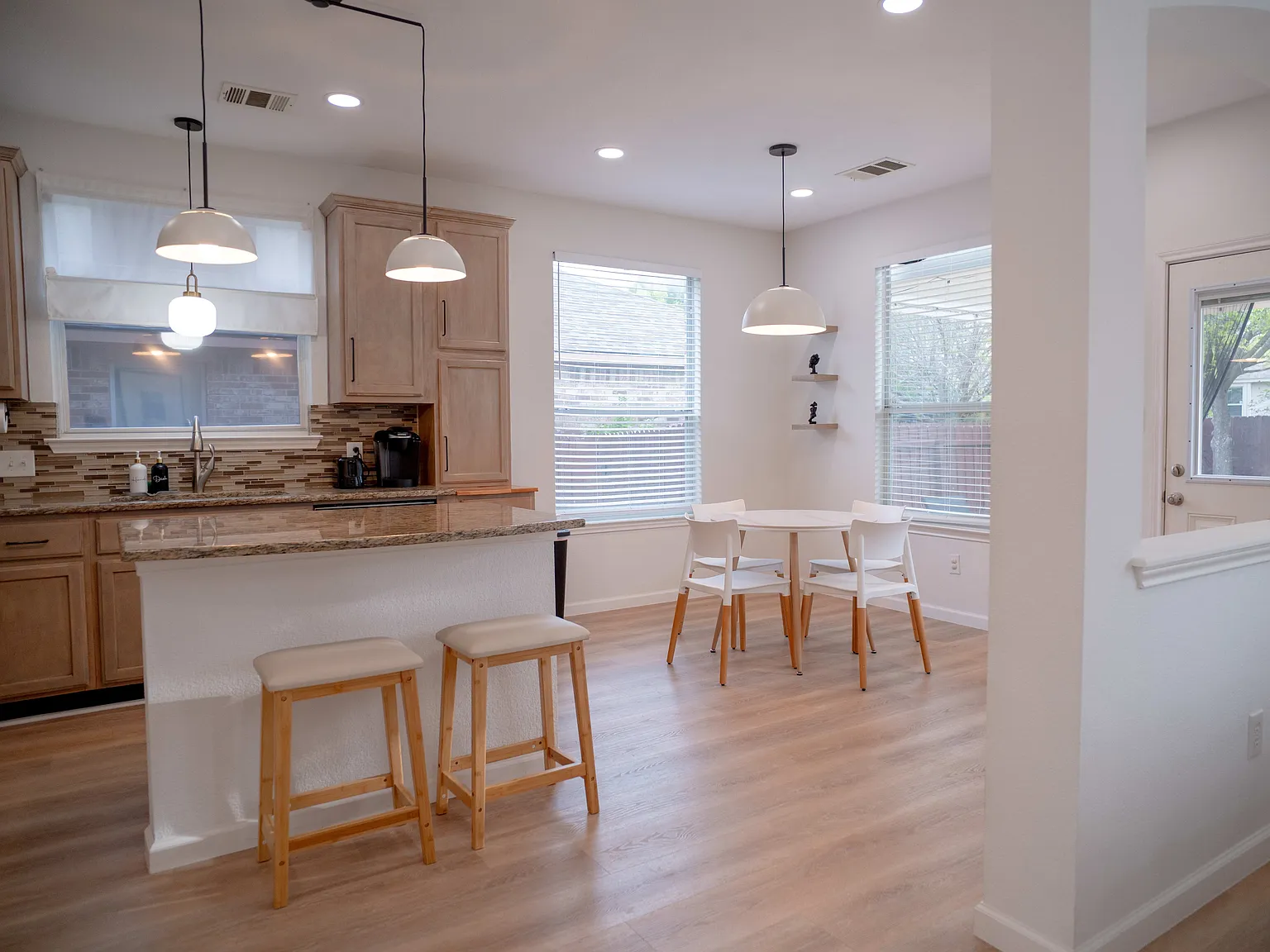 3 bed, 2.5 bath, 2298 sqft, $5,900 — Photo 4