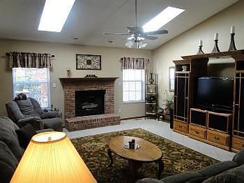 2nd image of 1012 Illini Dr