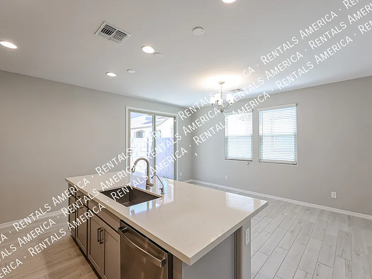 9978 W Piccadilly Rd — Photo 12