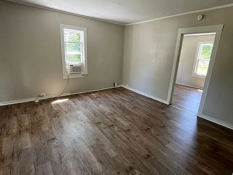 1013 N Clay St — Photo 2