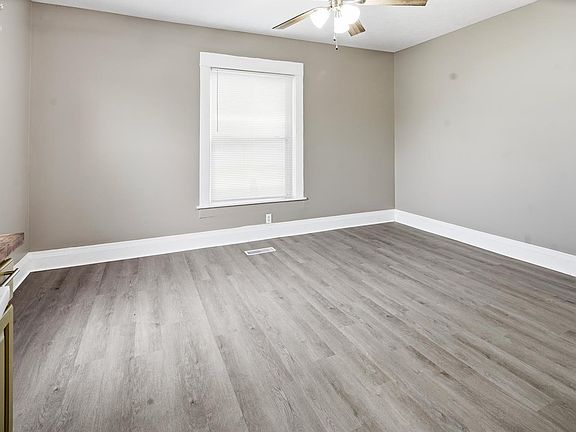 3rd image of 818 N Front St