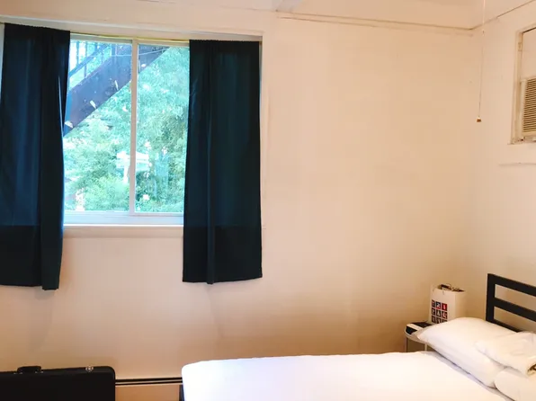 5818 Hobart St #F1, Pittsburgh, PA 15217