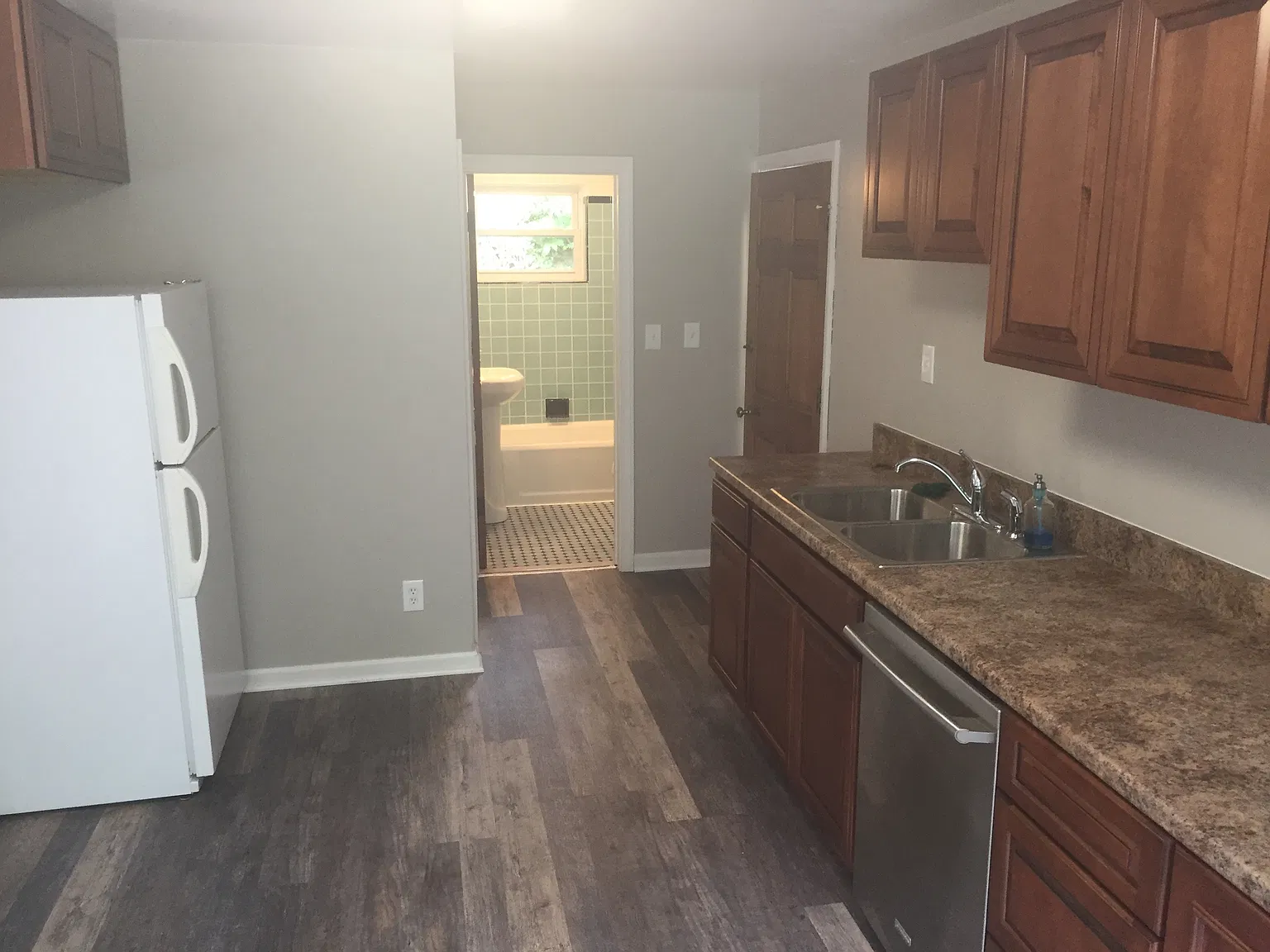 2 bed, 800 sqft, $1,200 — Photo 2
