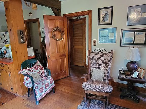5th image of 42 Elm Ave