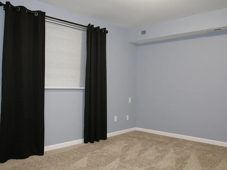 30060 W Twelve Mile Rd #86 — Photo 16