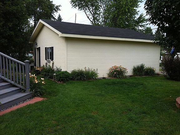 2nd image of 917 Kimball St