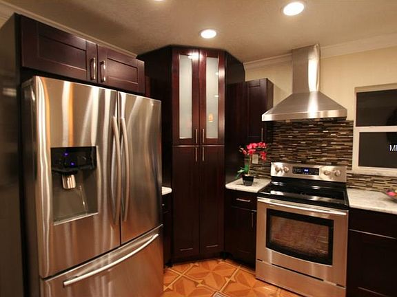 2nd image of 2125 Dolphin Blvd S